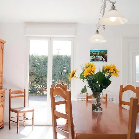 Bretteville-sur-ay Sleeps 6 Bretteville-sur-Ay