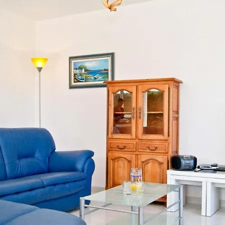 Bretteville-sur-ay Sleeps 6